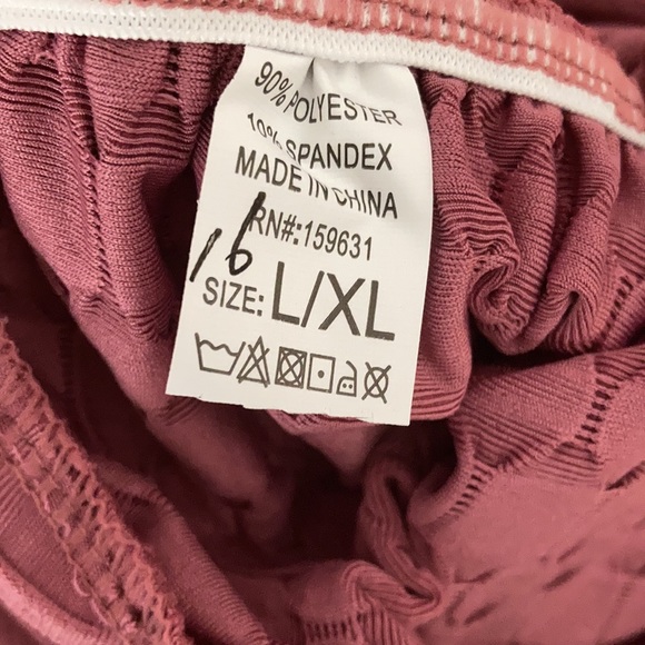 High Waisted booty defining Workout Leggings in Mauve - Picture 8 of 9